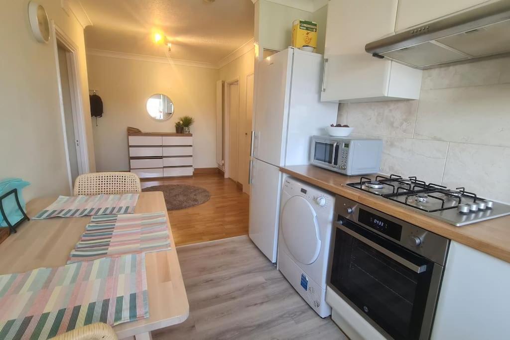 Apartment Bright & Lovely & Whetstone
